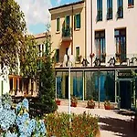 Park Jolanda Hotell 3*