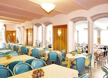Park Jolanda Hotel 3*