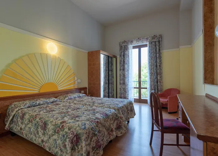 Park Jolanda Hotel 3*