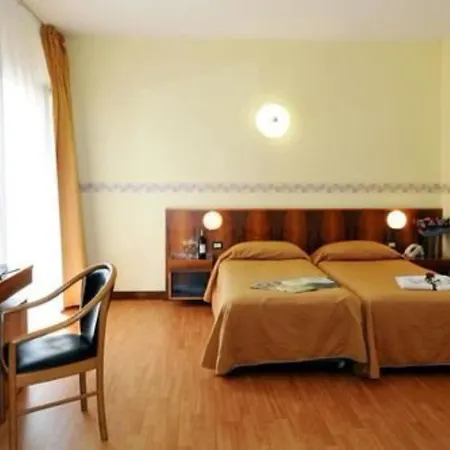 Hotel Park Jolanda 3*