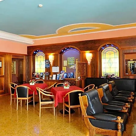 约兰达公园酒店 酒店