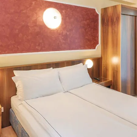 Hotel Park Jolanda 3*